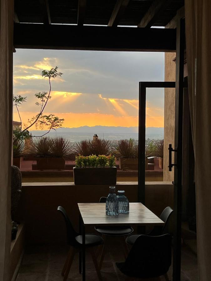 Cousy Condo In The Historic Center Of San Miguel De Allende, Incredible View, Pool, Bbq, 3 Blocks From The Main Parish سان ميغيل دي الليندي المظهر الخارجي الصورة