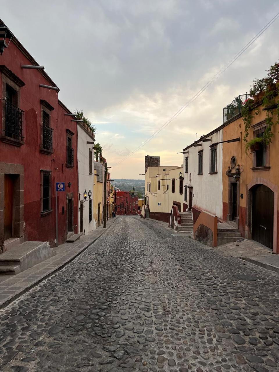 Cousy Condo In The Historic Center Of San Miguel De Allende, Incredible View, Pool, Bbq, 3 Blocks From The Main Parish سان ميغيل دي الليندي المظهر الخارجي الصورة